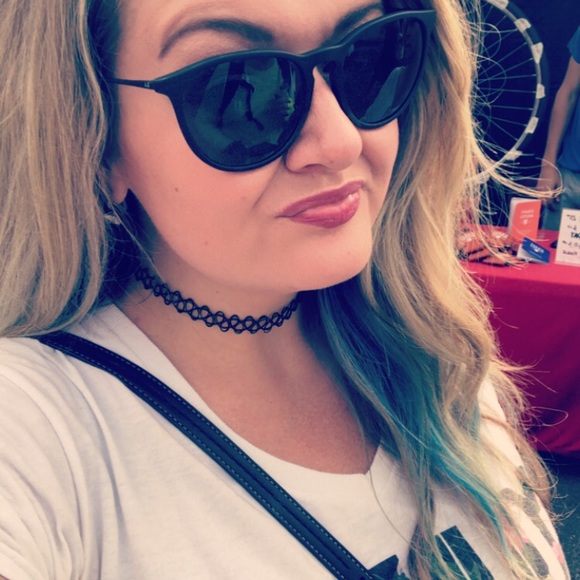 Meet your Posher, Ashley - Picture 2 of 4